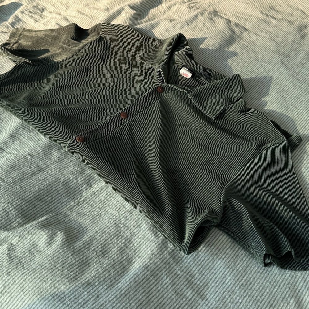 Vintage amplify forest green button up